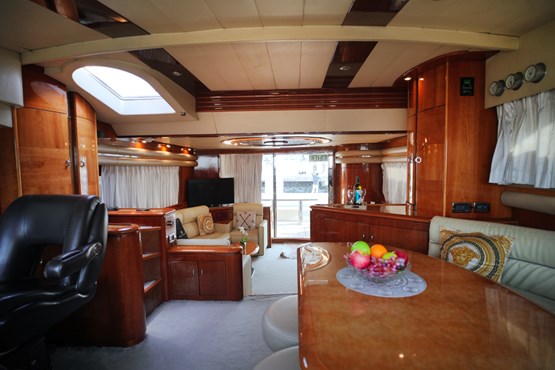 luna yacht | AED700/hour